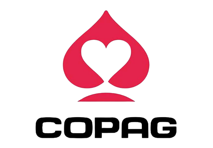 Logotipo clásico de Copag con un corazón integrado en el diseño de una pica roja.