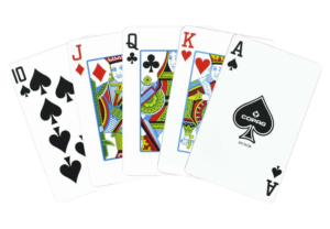 Cartas Copag 1546 en tamaño póker con diseños clásicos y un As de Picas con el logotipo de Copag.