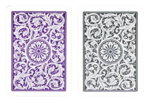 artas Copag 1546 con diseños traseros en colores púrpura y negro, con patrones clásicos detallados.